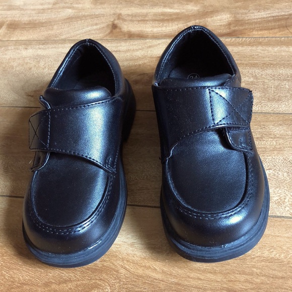3/$20 Black toddler dress shoes with Velcro - Picture 1 of 5